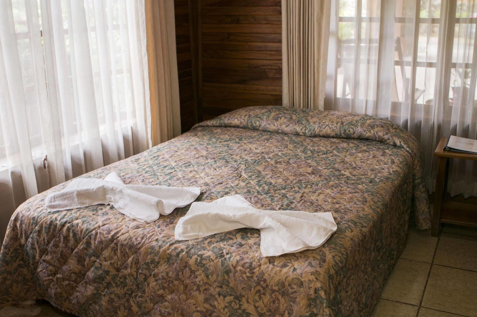 Santa Elena Lodge Cuajiniquil Eksteriør billede